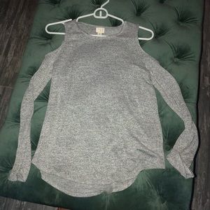 💕Cold shoulder lightweight sweater/shirt 💕
